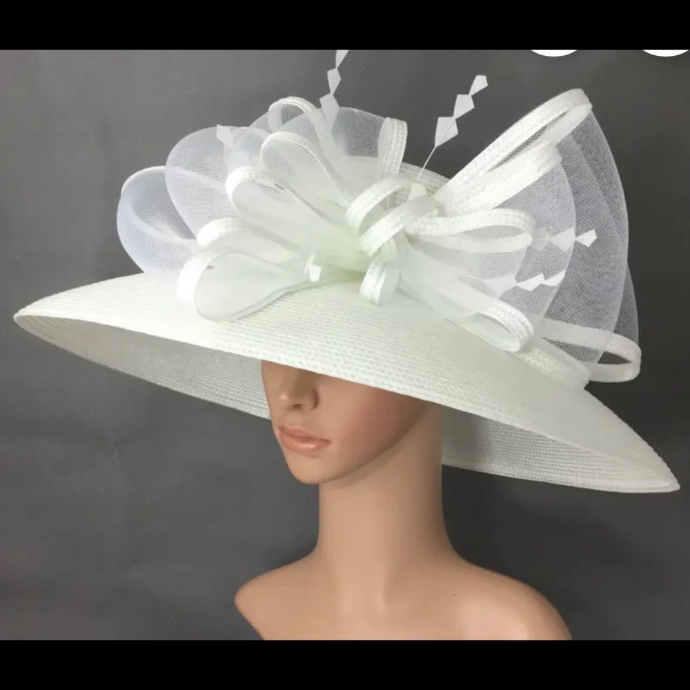 Elegant white Derby Hat!